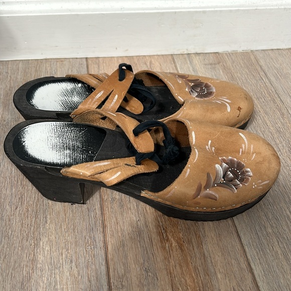 Painted Floral Leather Front Tie Clogs w black sole size 40 US 9 - Picture 7 of 17